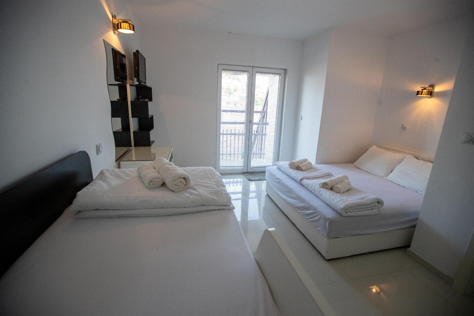 Lake View Double Balcony City Center Apartment In Ohrida Exterior foto