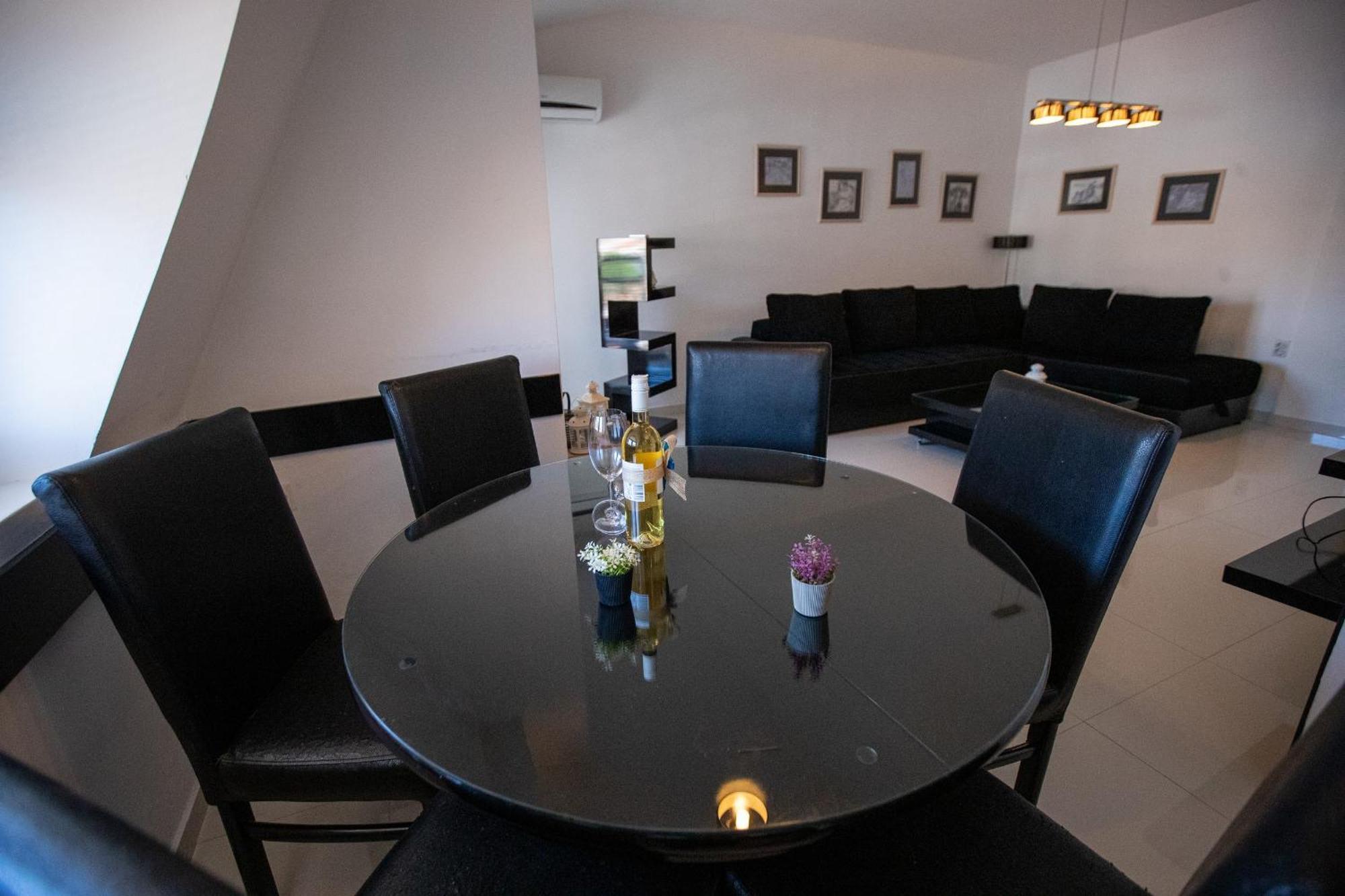 Lake View Double Balcony City Center Apartment In Ohrida Exterior foto