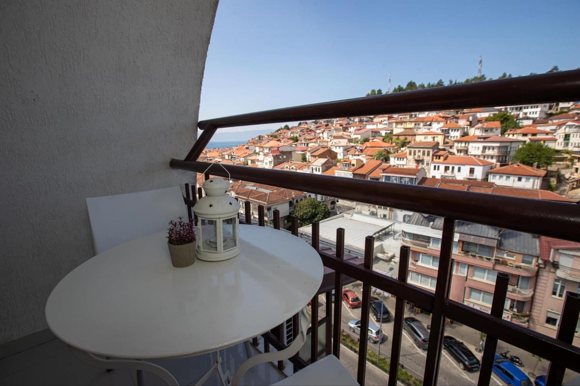 Lake View Double Balcony City Center Apartment In Ohrida Exterior foto