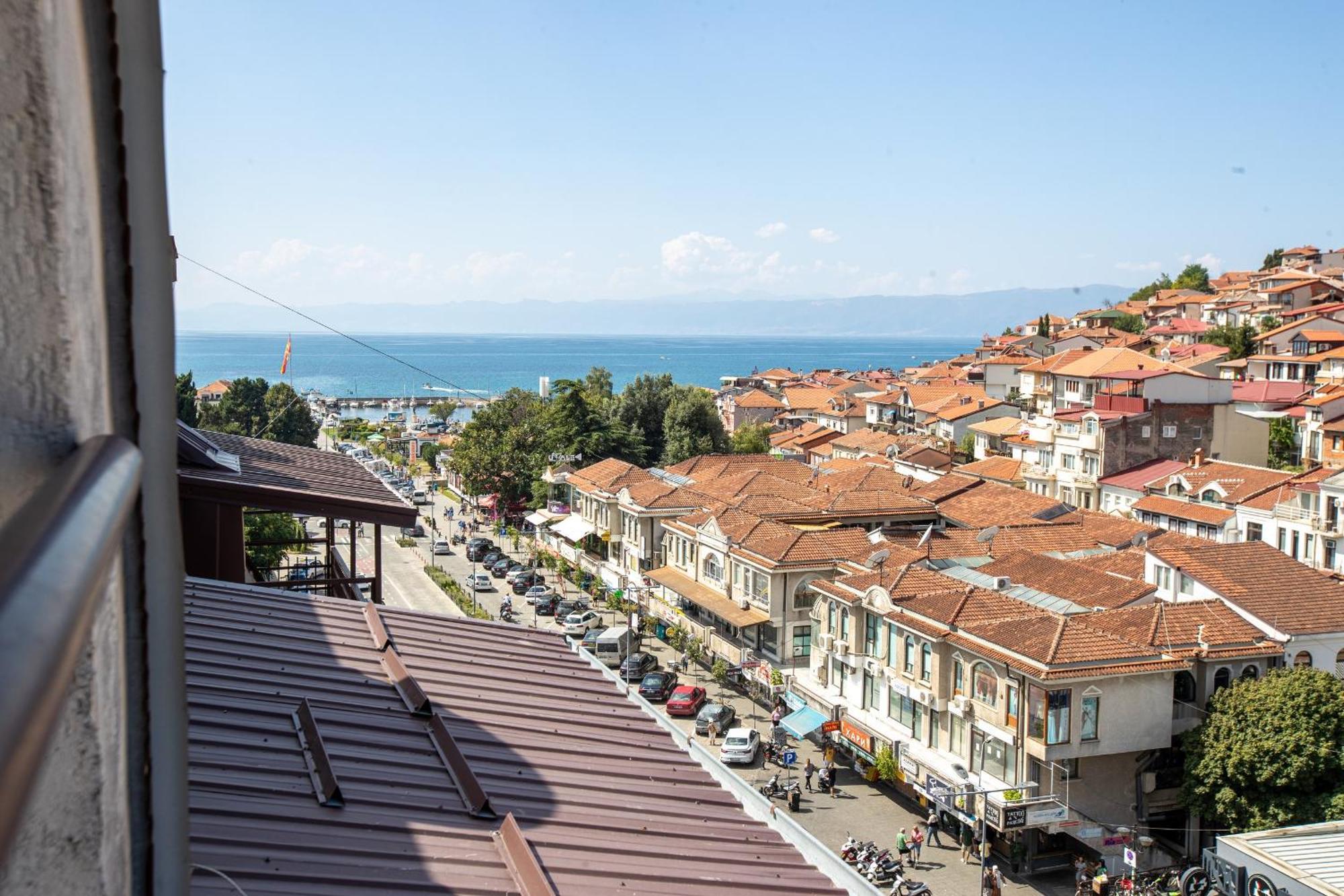 Lake View Double Balcony City Center Apartment In Ohrida Exterior foto